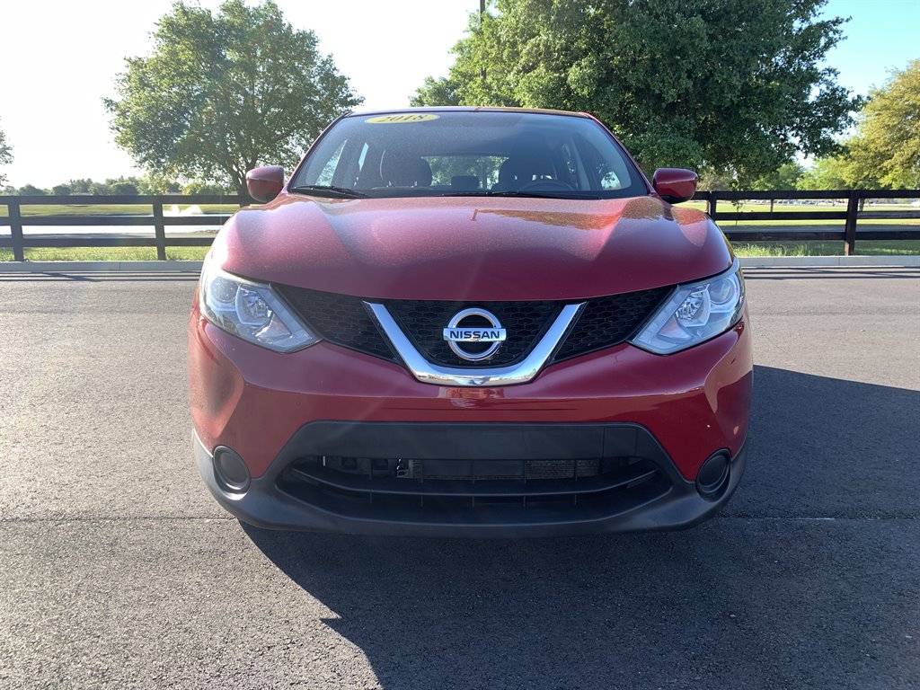 The 2018 Nissan Rogue Sport SV photos