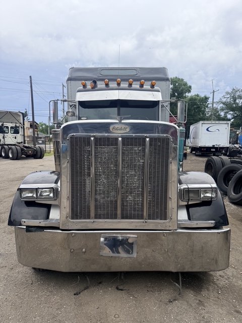 2000 Peterbilt 379 - $55,000
