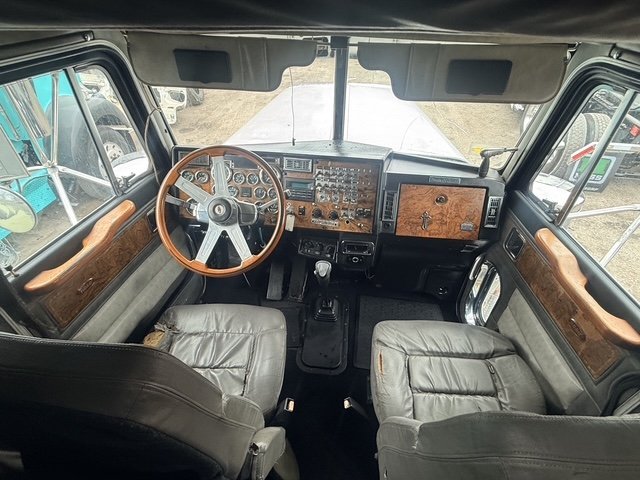 2000 Peterbilt 379 - $55,000