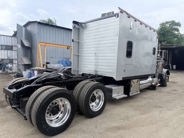2000 Peterbilt 379 - $55,000