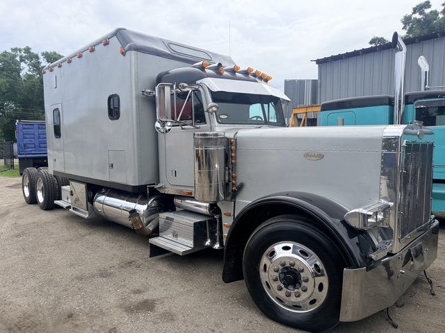 2000 Peterbilt 379 - $55,000