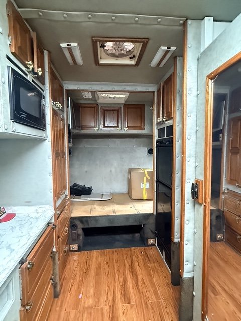 2000 Peterbilt 379 - $55,000