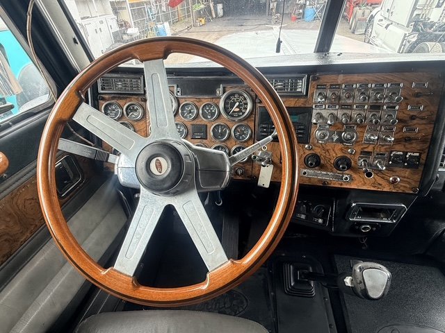 2000 Peterbilt 379 - $55,000