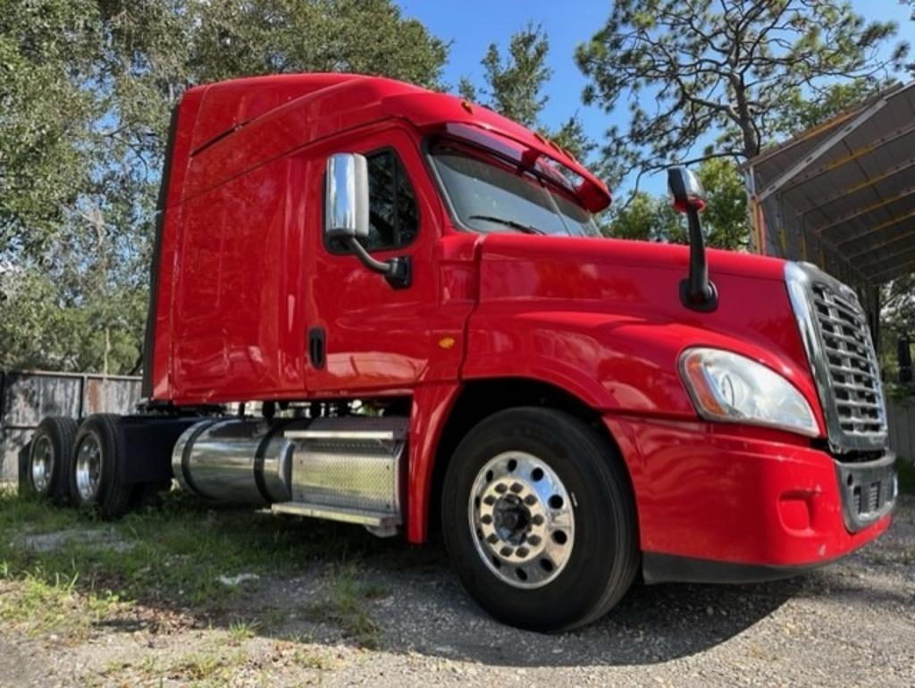 2017 Freightliner Cascadia Midroof 