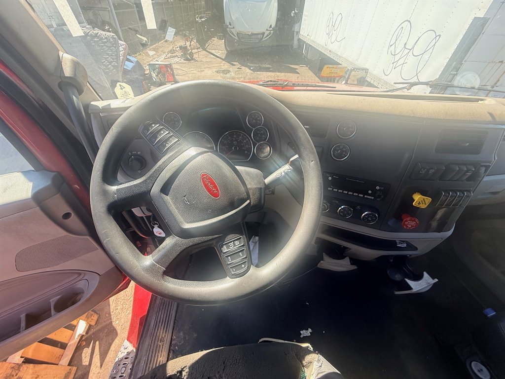 2022 Peterbilt 579 - $52,500
