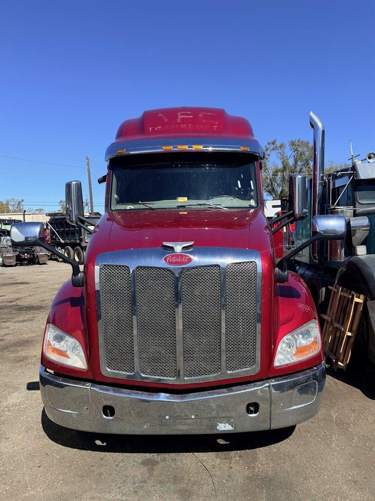 2022 Peterbilt 579 - $52,500