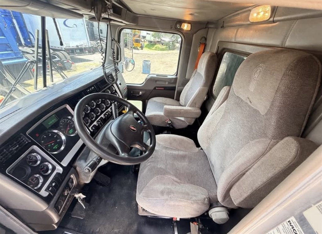 2017 Kenworth T8 Series