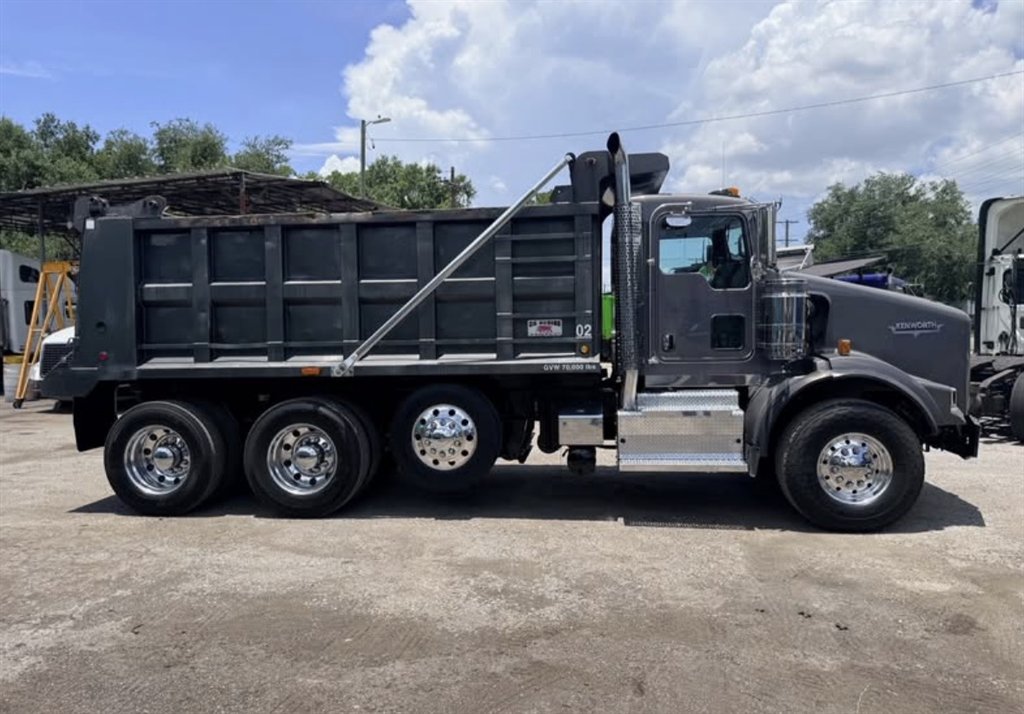 2017 Kenworth T8 Series