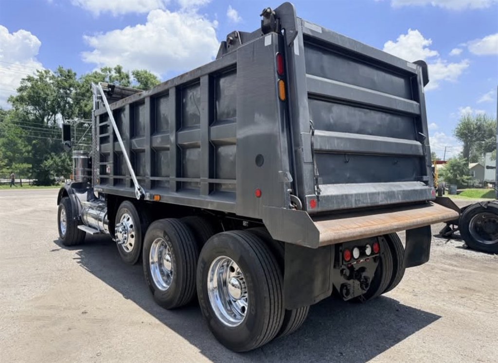 2017 Kenworth T8 Series