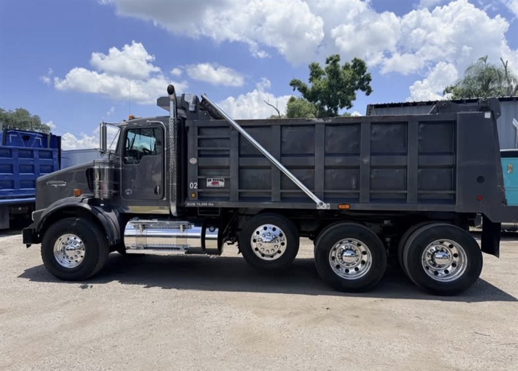 2017 Kenworth T8 Series