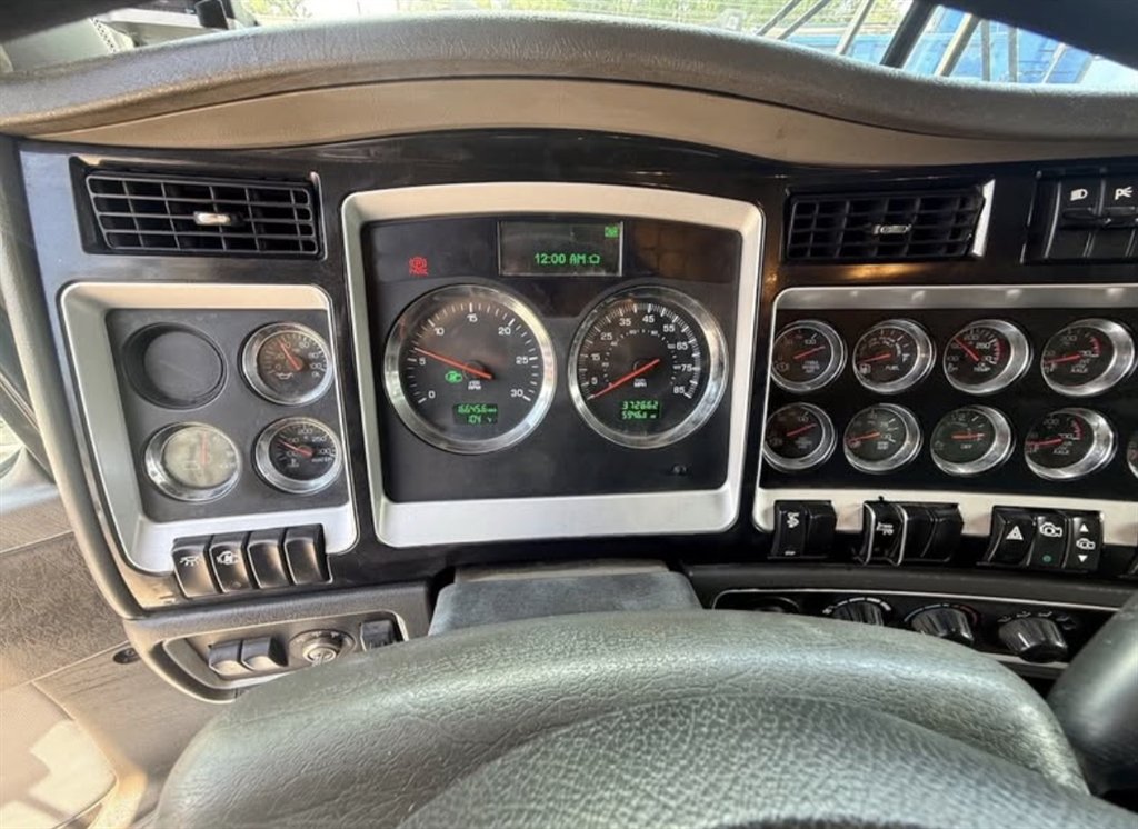 2017 Kenworth T8 Series