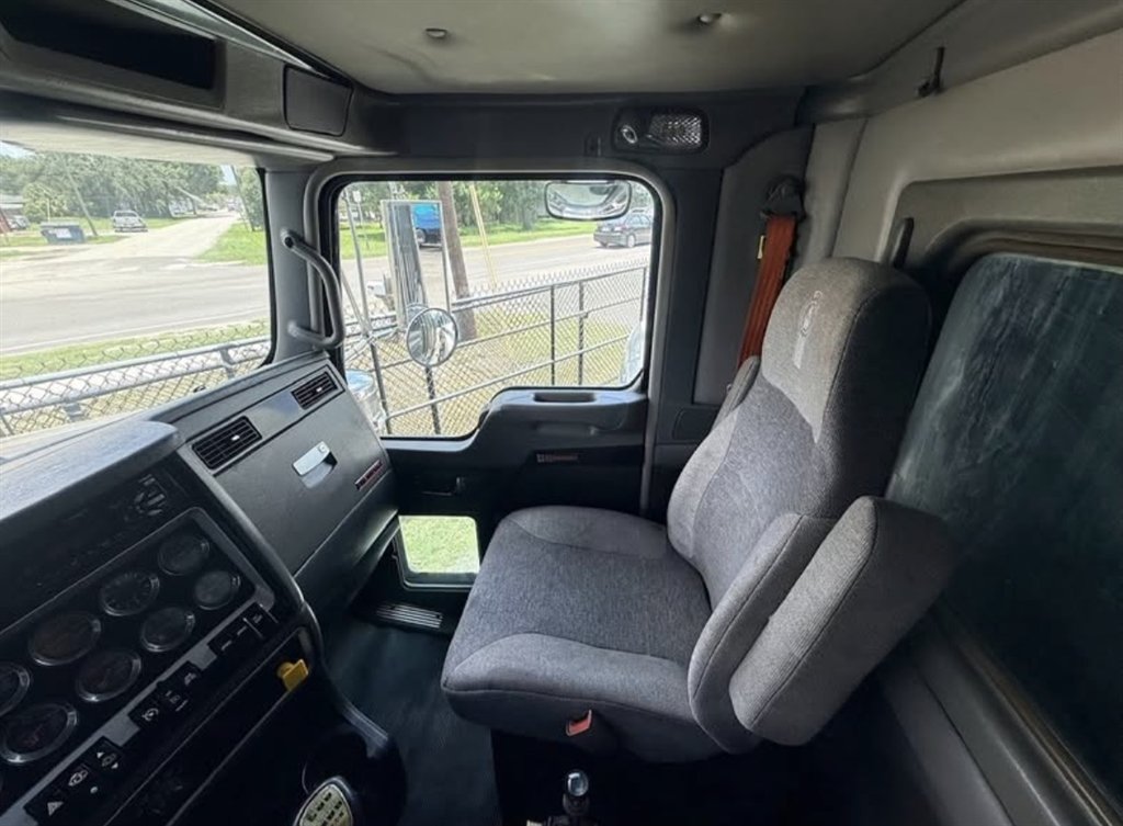 2017 Kenworth T8 Series