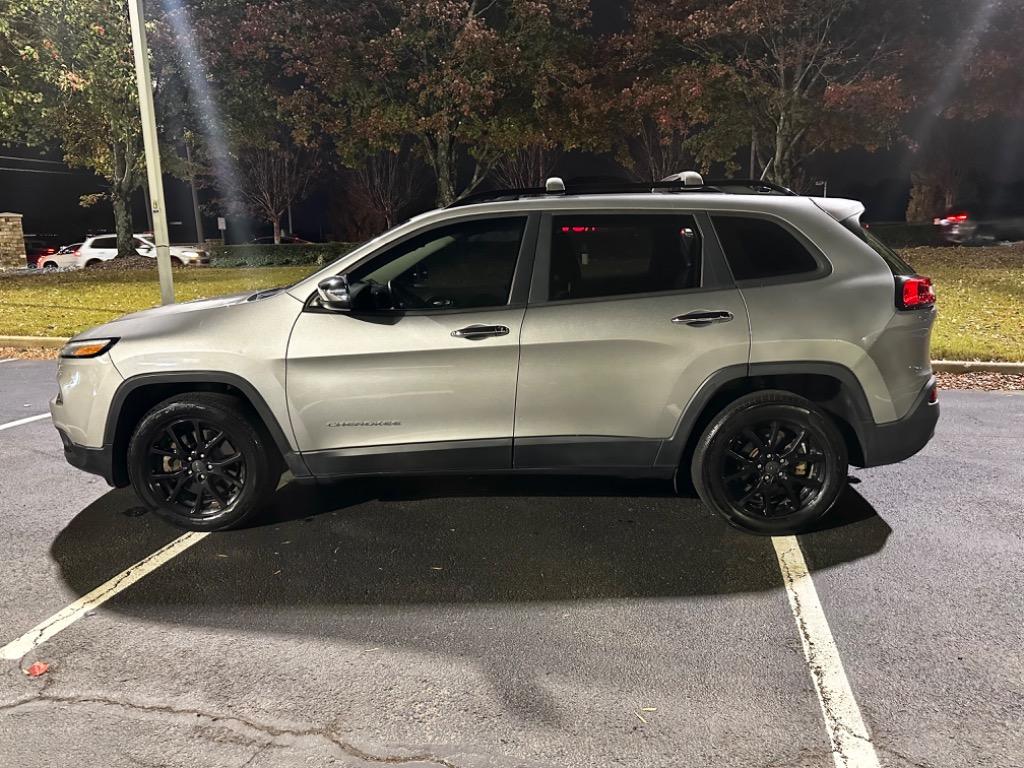 2016 Jeep Cherokee - $9,000