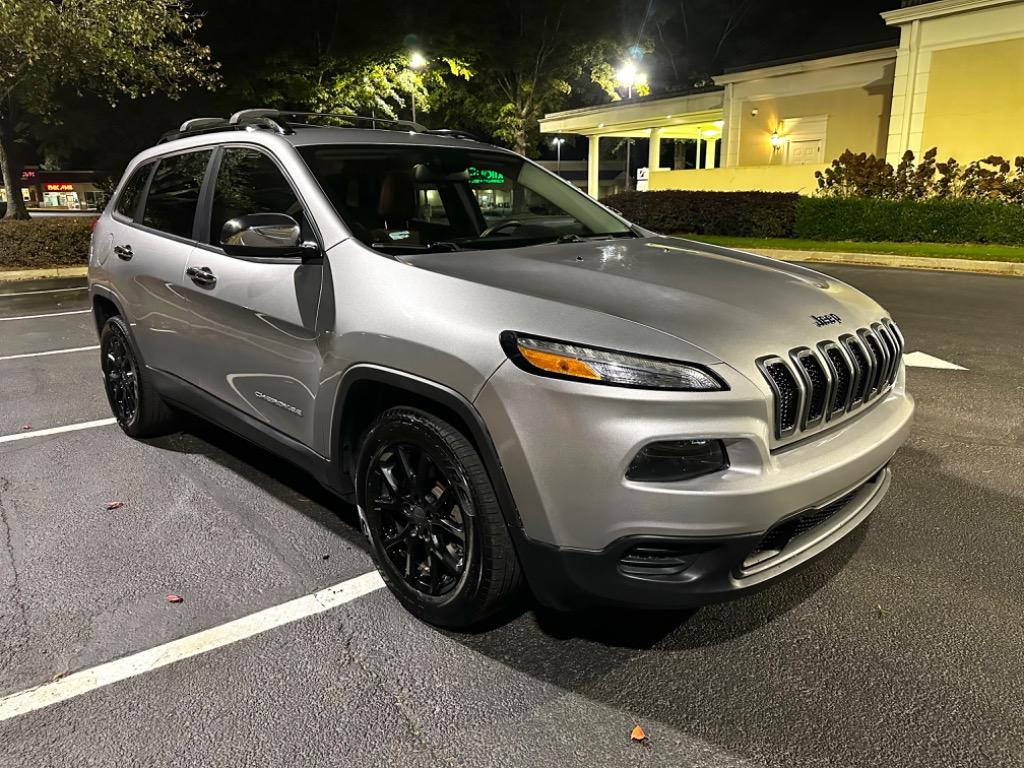 2016 Jeep Cherokee - $9,000