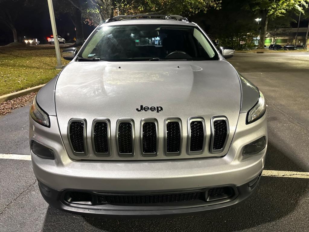 2016 Jeep Cherokee - $9,000