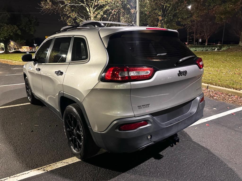 2016 Jeep Cherokee - $9,000