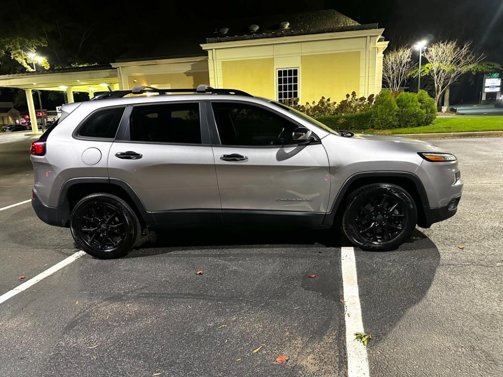 2016 Jeep Cherokee - $9,000