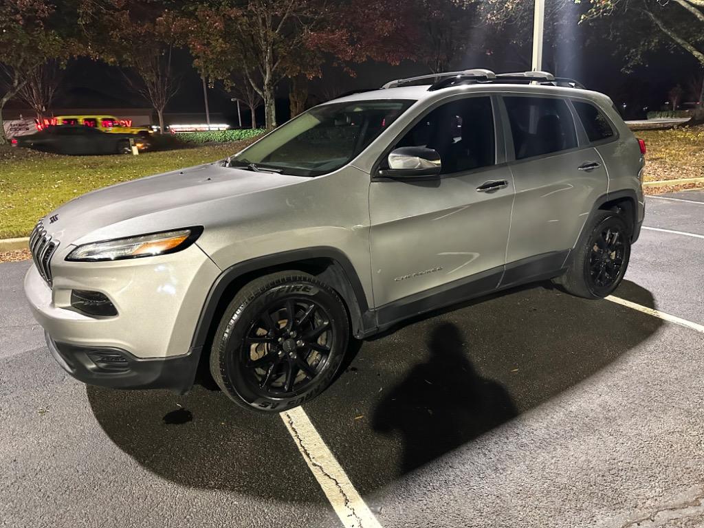 2016 Jeep Cherokee - $9,000