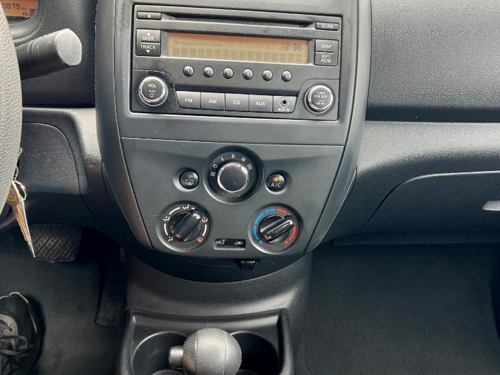 2016 Nissan Versa SL photo