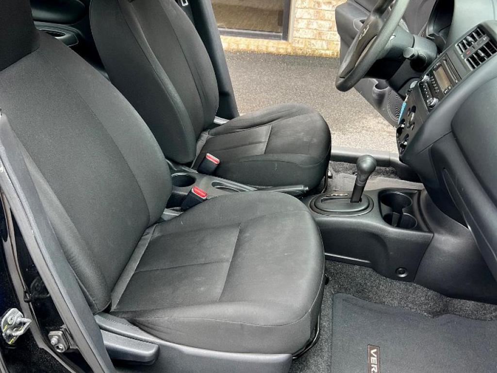 2016 Nissan Versa SL photo