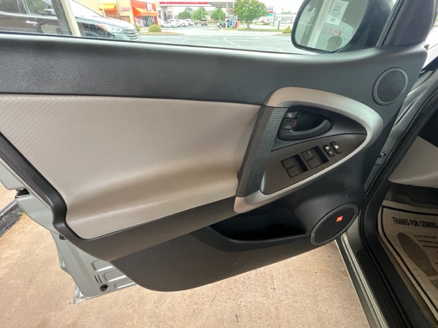2008 Toyota RAV4 Limited photo