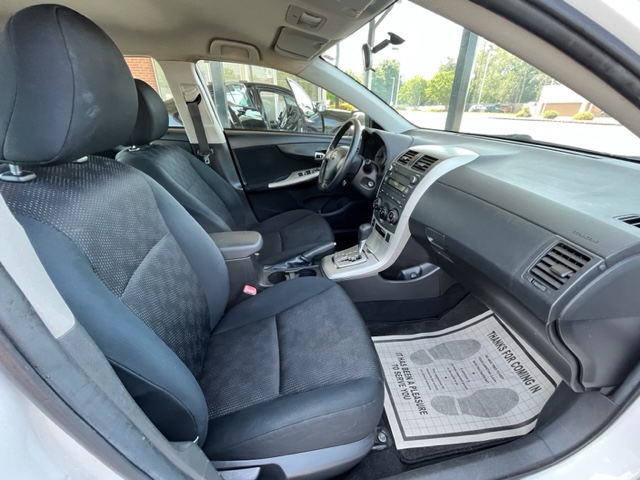 2010 Toyota Corolla photo