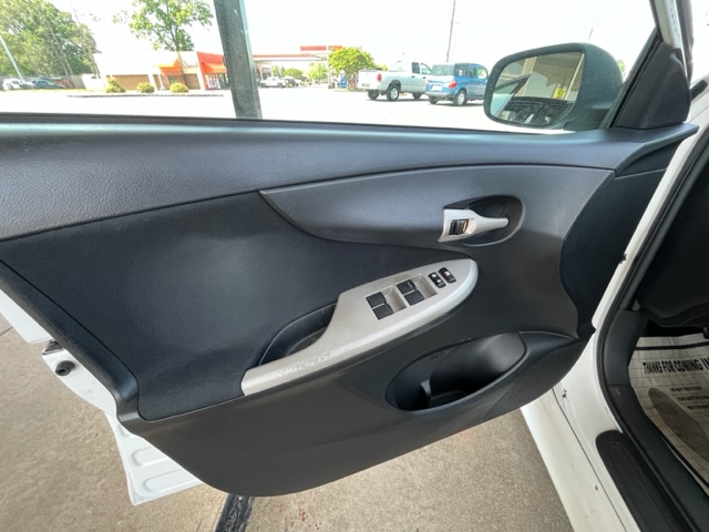 2010 Toyota Corolla photo