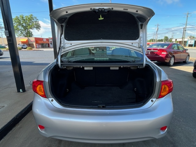 2009 Toyota Corolla LE photo