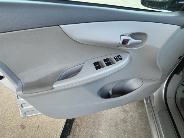 2009 Toyota Corolla LE photo