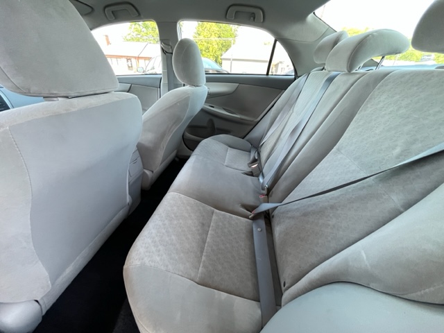 2009 Toyota Corolla LE photo