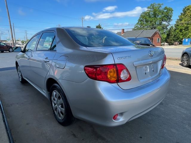 2009 Toyota Corolla LE photo