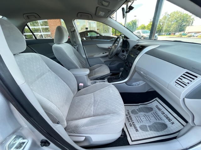 2009 Toyota Corolla LE photo