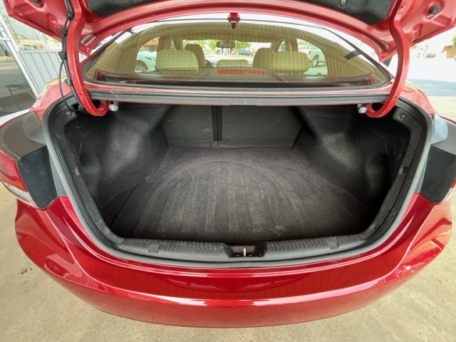 2012 Hyundai Elantra GLS photo