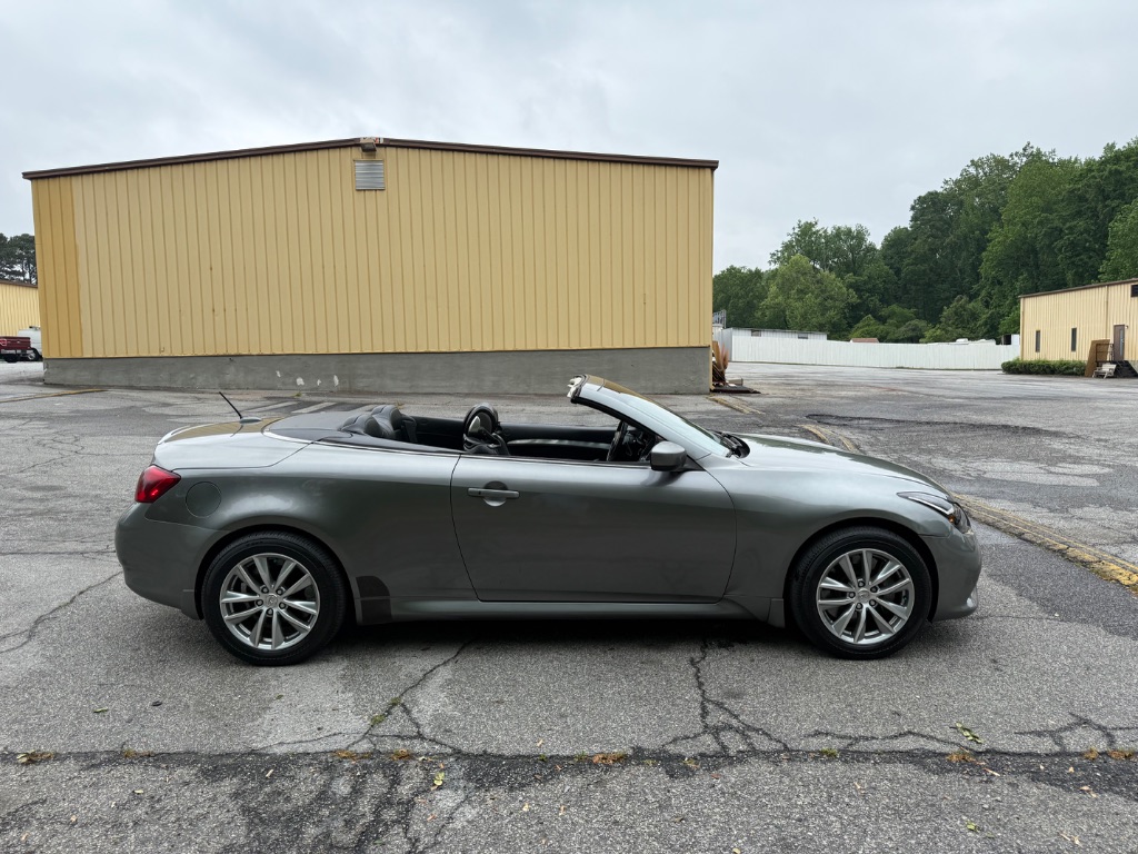 2011 Infiniti Legend photo