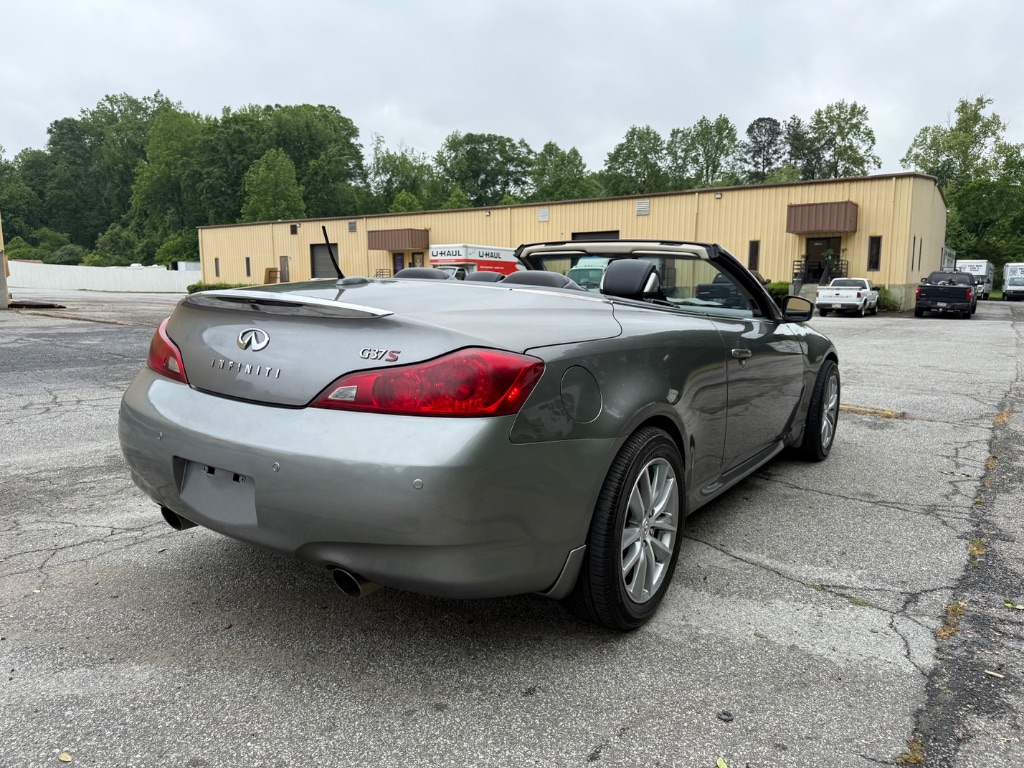 2011 Infiniti Legend photo