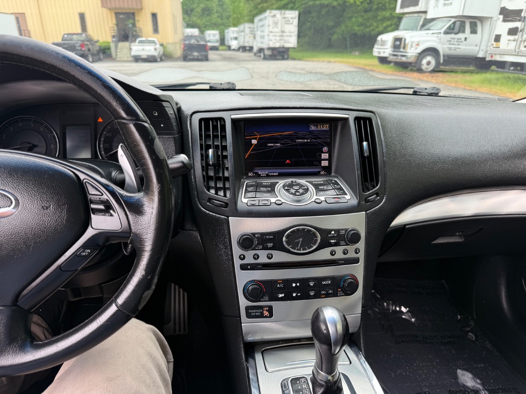 2011 Infiniti Legend photo