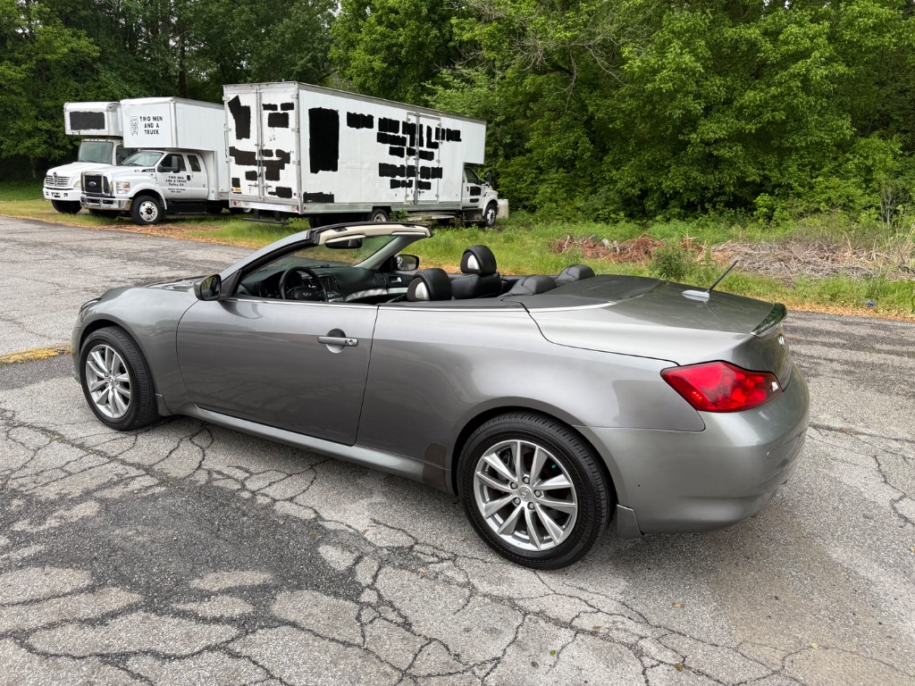 2011 Infiniti Legend photo