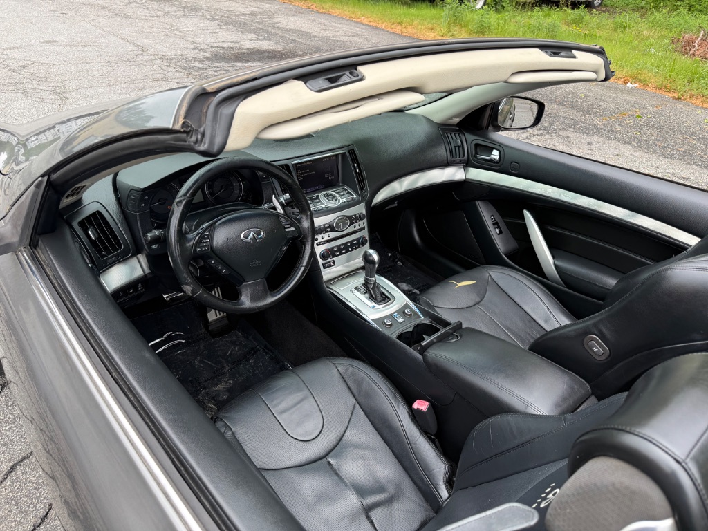 2011 Infiniti Legend photo