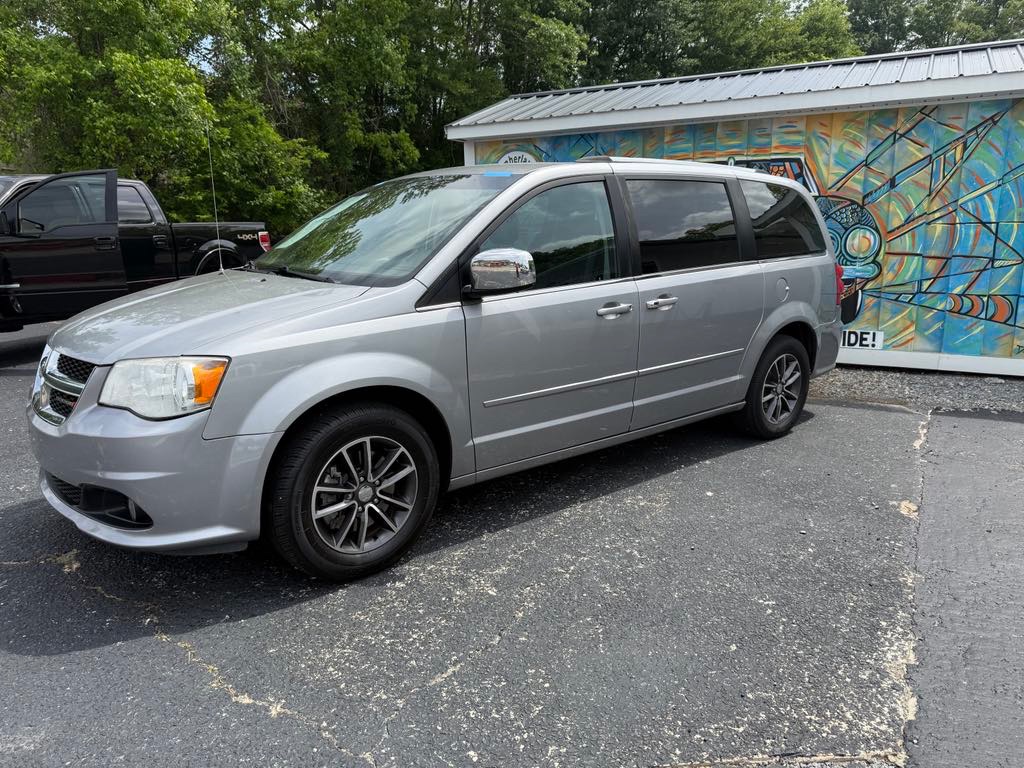 2017 Dodge Grand Caravan SXT photo