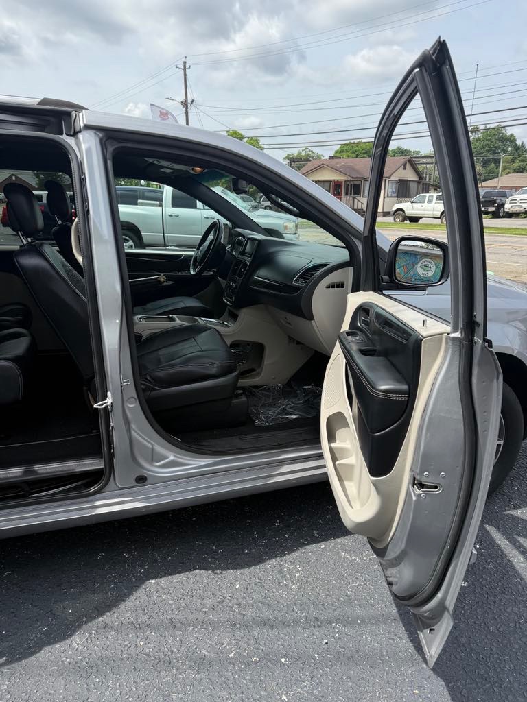2017 Dodge Grand Caravan SXT photo