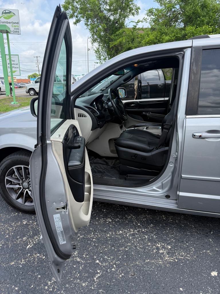 2017 Dodge Grand Caravan SXT photo