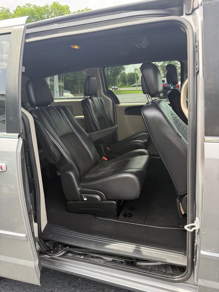 2017 Dodge Grand Caravan SXT photo