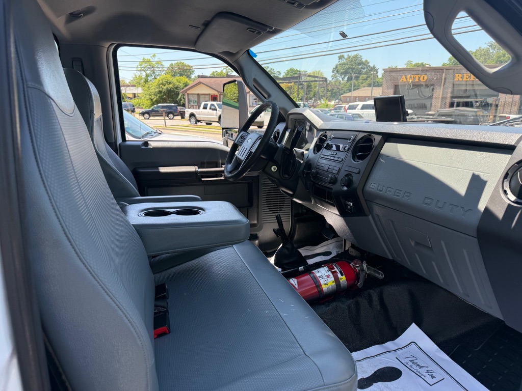 2019 Ford F-650 - $25,999