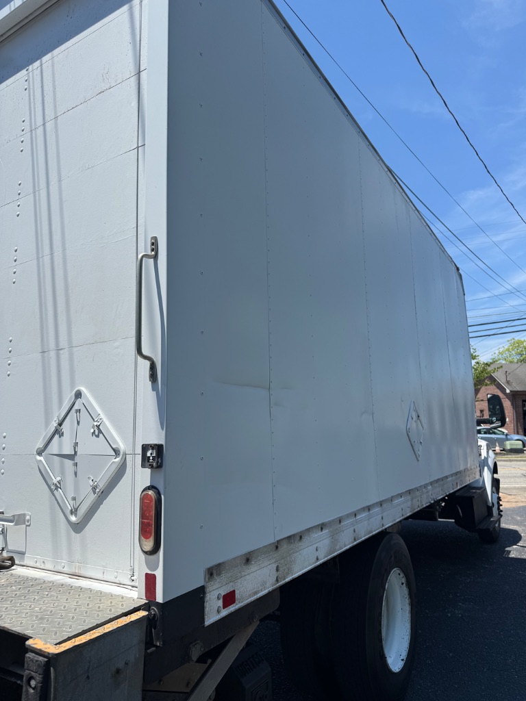 2019 Ford F-650 - $25,999
