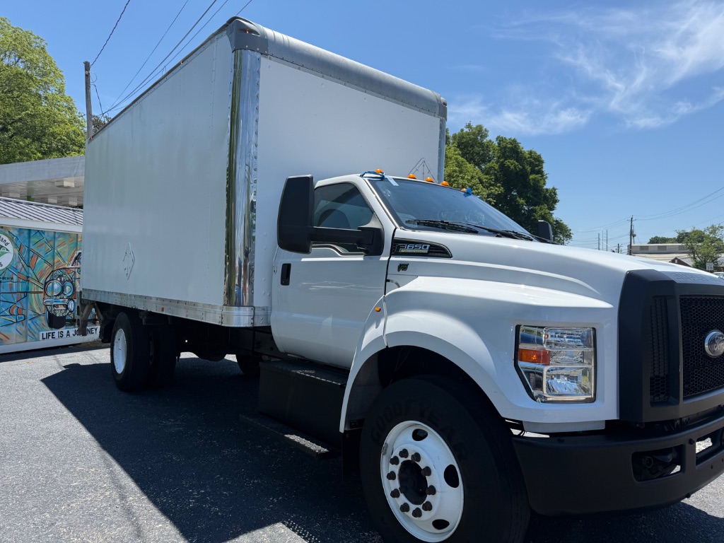 2019 Ford F-650 - $25,999