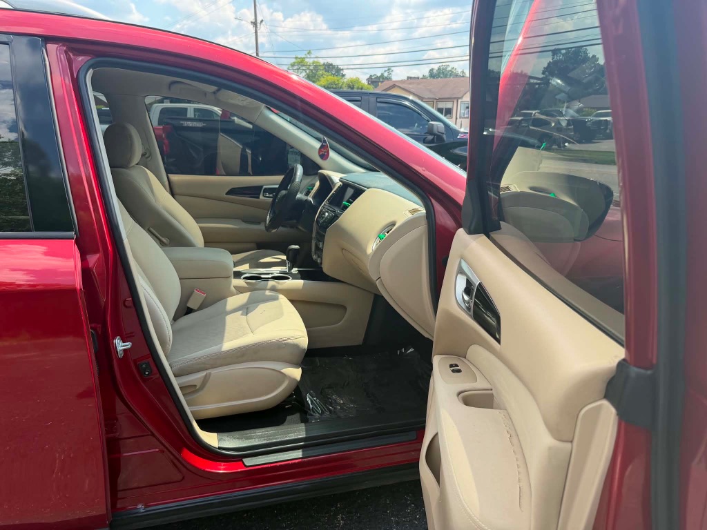 2017 Nissan Pathfinder - $4,999