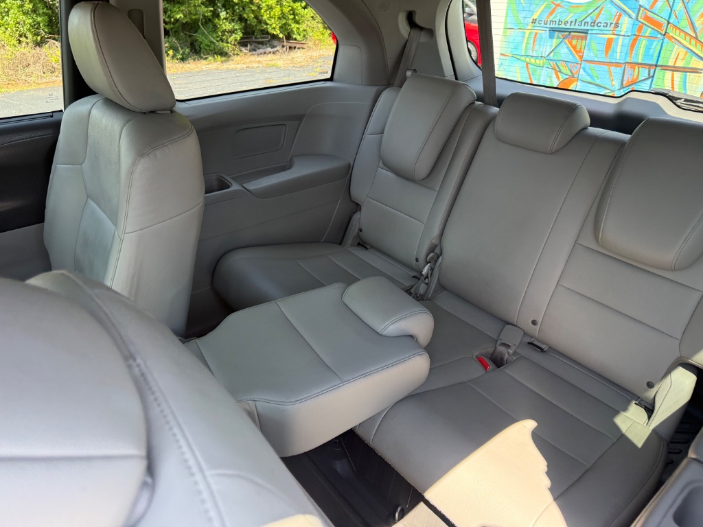 2016 Honda Odyssey - $11,999