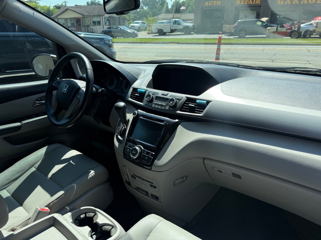 2016 Honda Odyssey - $11,999