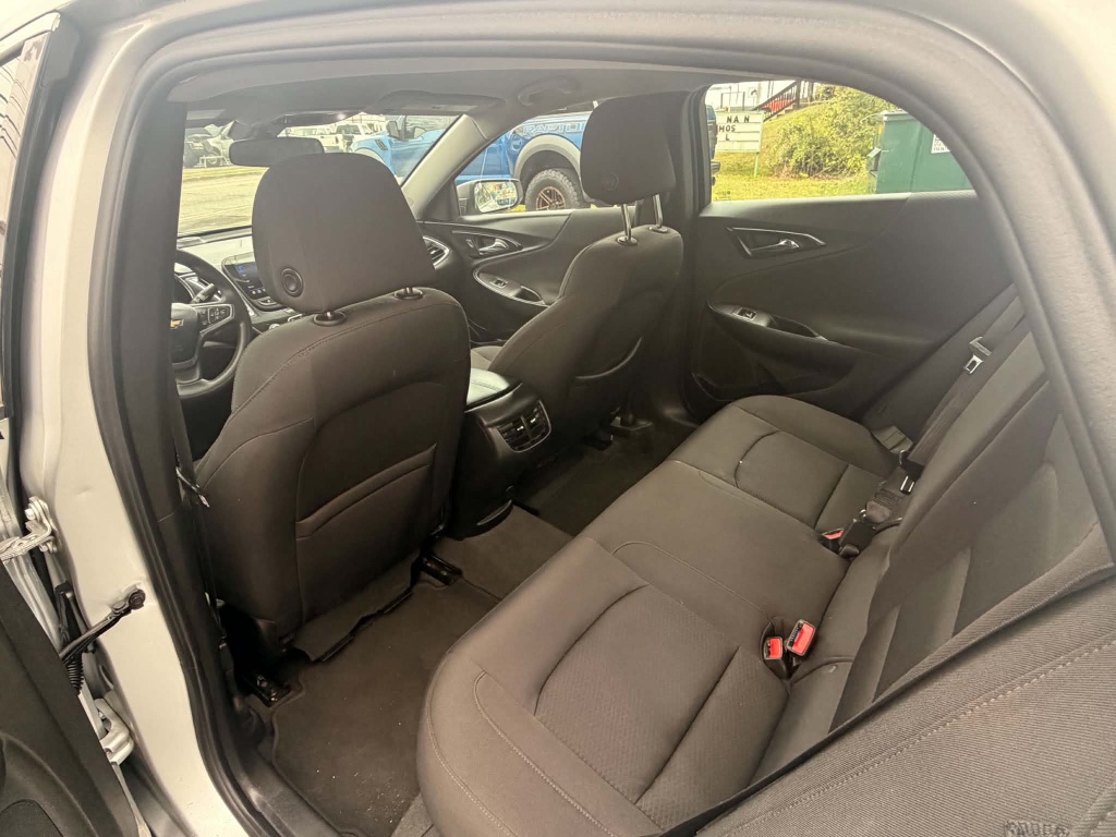 2020 Chevrolet Malibu - $9,499