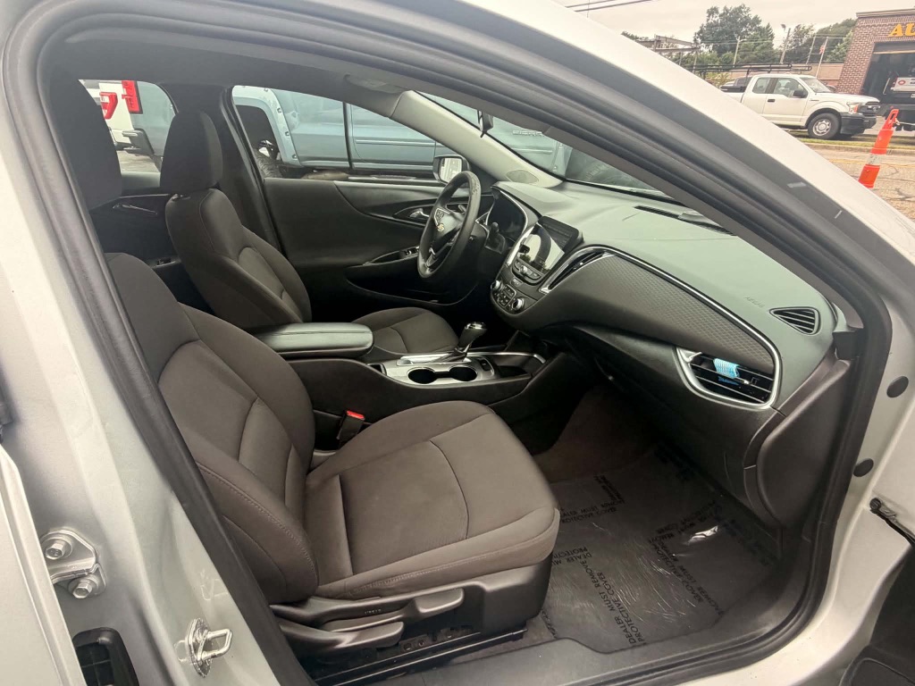 2020 Chevrolet Malibu - $9,499